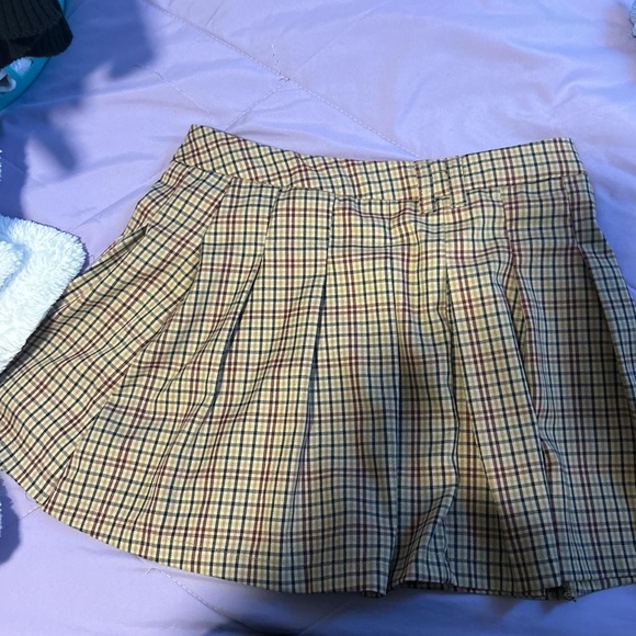 Trendy Plaid Skirt - Picture 2 of 2